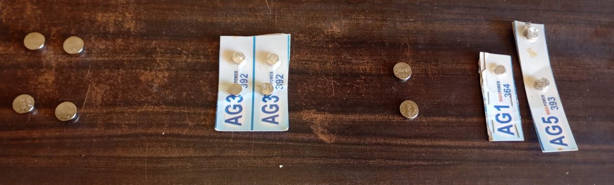 Jeu de 13 piles boutons