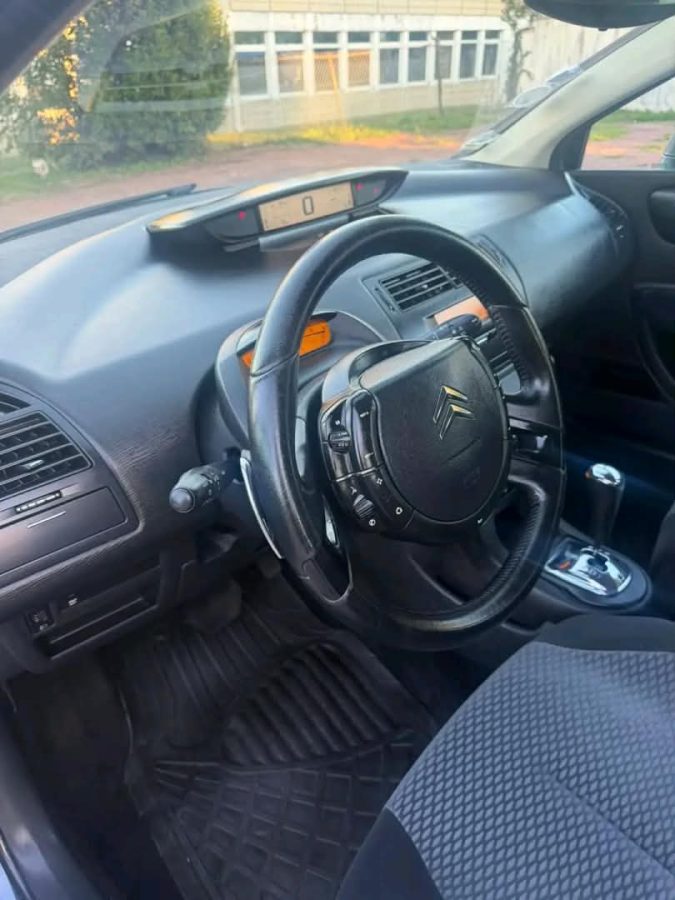 Citroën C4 1.6 HDI 110 FAP AMBIANCE PACK  — 2008 —  automatique — photo 3