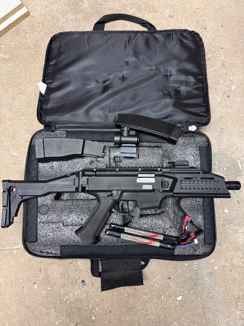Scorpion EVO3A1 avec ses accessoires