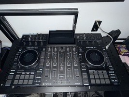Vend contrôleur autonome denon prime 4 + - 1 850 €