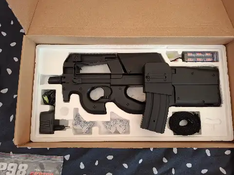 P-90 model P-98, réplique AEG