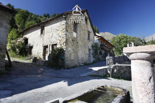 Maison en pierre T3 (81,60m2) & grange à rénover (113m2) Ham