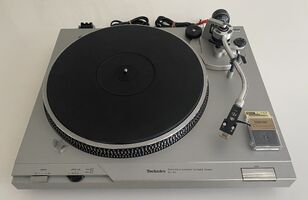 Platine disque vinyle TECHNICS SL-D2 (Direct Drive Automatic) - 150 €