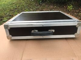 Flight case type RACK 2 couvercles 19 pouces 2 U RYTHMES &amp; SON - 75 €
