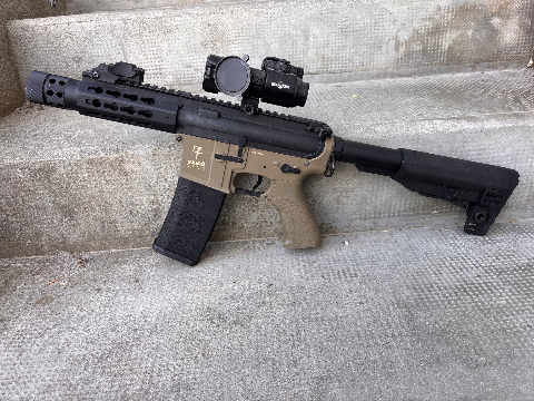 Saigo Defense M4 Kenji / Bushido (AEG) — Bi-ton (Noir / Tan) + Viseur Dpoint rou