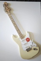 Vends Fender Squier Affinity Stratocaster neuve Olympic white avec scallopage pr