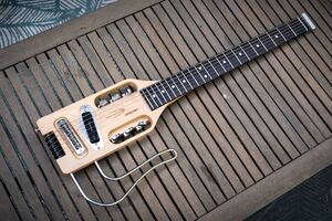 TRAVELER GUITAR Ultra-light Electric - Seymour Duncan Hot Rails - 250 €