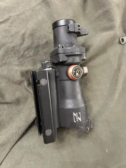 vend point rouge de type acog