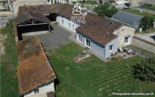 BIGNAC (16170) Grande Ferme charentaise rénovée  et ses dépe