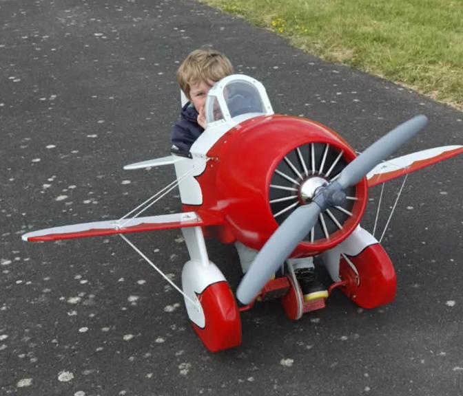 Avion à pédales pour enfant Gee Bee