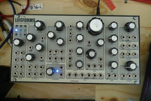 Pittsburgh Modular Lifeforms SV-1 Synthé semi modulaire Euro