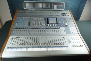 Dm4800 etat impeccable. Changement de setup. J'ai une 3200 qui prend moins de pl