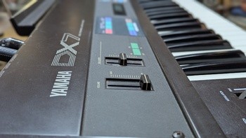 VENDS YAMAHA DX7 ET ACCESSOIRES - 700 €