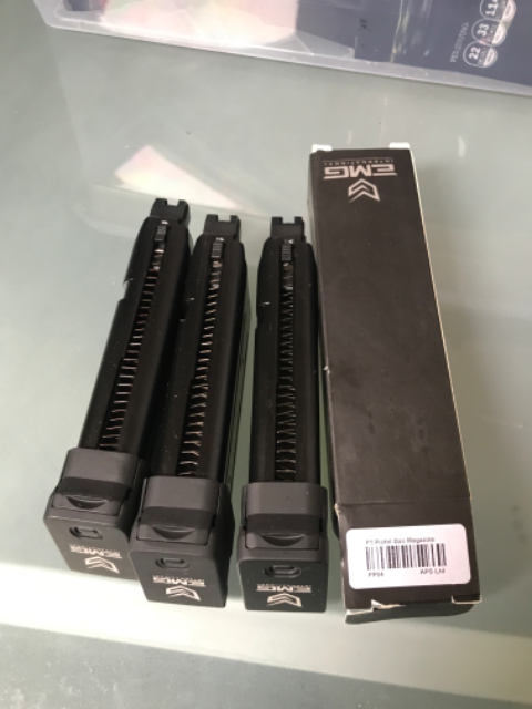 Lot 3 chargeurs gaz gbb g19 emg neuf