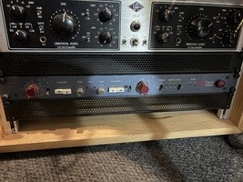 1073 DPD  - 1 800 €