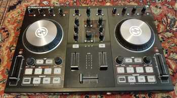 Native Instruments Traktor Kontrol S2 mk2  - 140 €