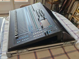 Allen &amp; Heath Qu-24 Chrome + Flight Case + Housse + Lampe - 1 450 €