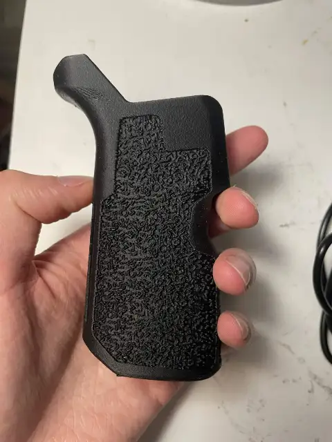 POIGNEE CUSTOM GBBR IMPRESSION 3D CARBON M4